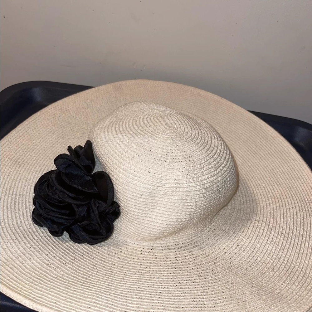 Croft & Barrow Cream Hat with Black Floral Detail